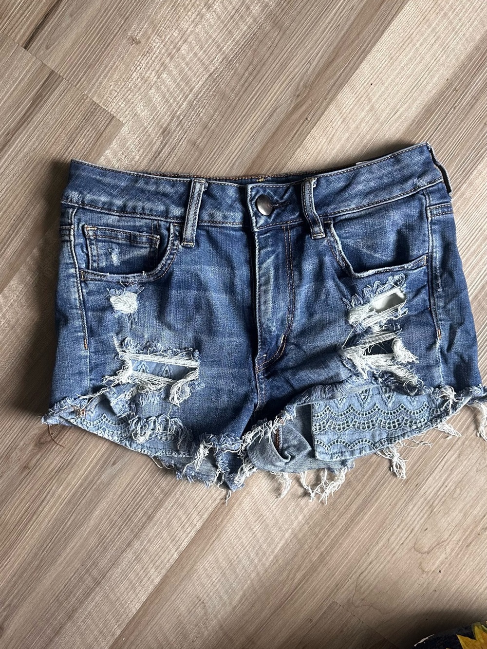 American Eagle Outfitters Distressed Lace-Trim Denim Shorts - Blue size USA:4